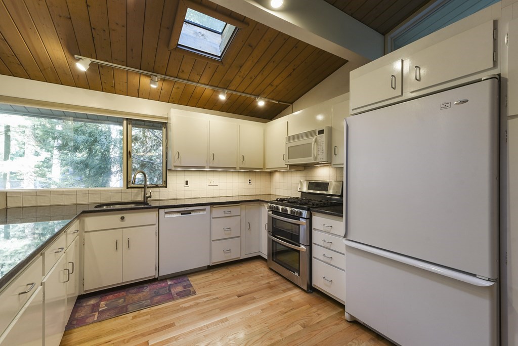 4 Whispering Pine Road Sudbury, MA 01776 - Photo 9 of 28