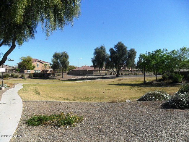2527 West Romley Road Phoenix, AZ 85041 - Photo 22 of 25 023-317928 - Play Area