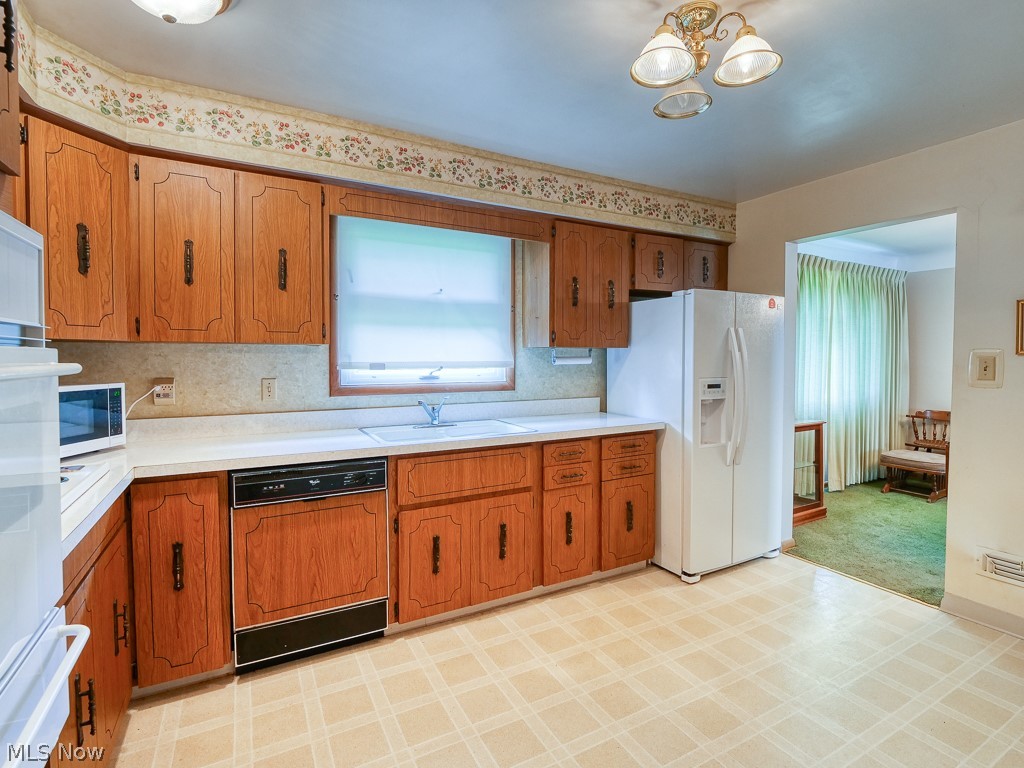 7540 Hoertz Road Cleveland, OH 44134 - Photo 6 of 20