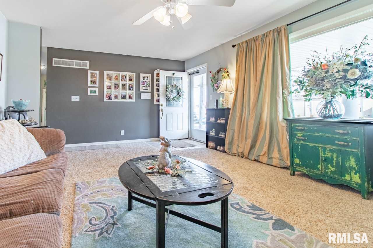 1208 Kingsbury Road Washington, IL 61571 - Photo 10 of 36 Gallery Image 10