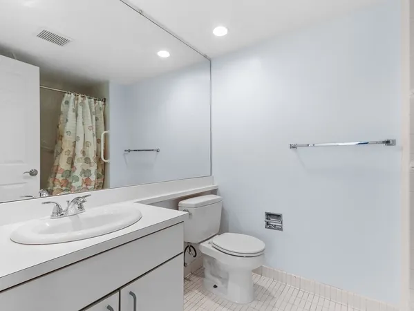 $3,650 | 183 Oak Street, Unit 304, Newton, MA 02464