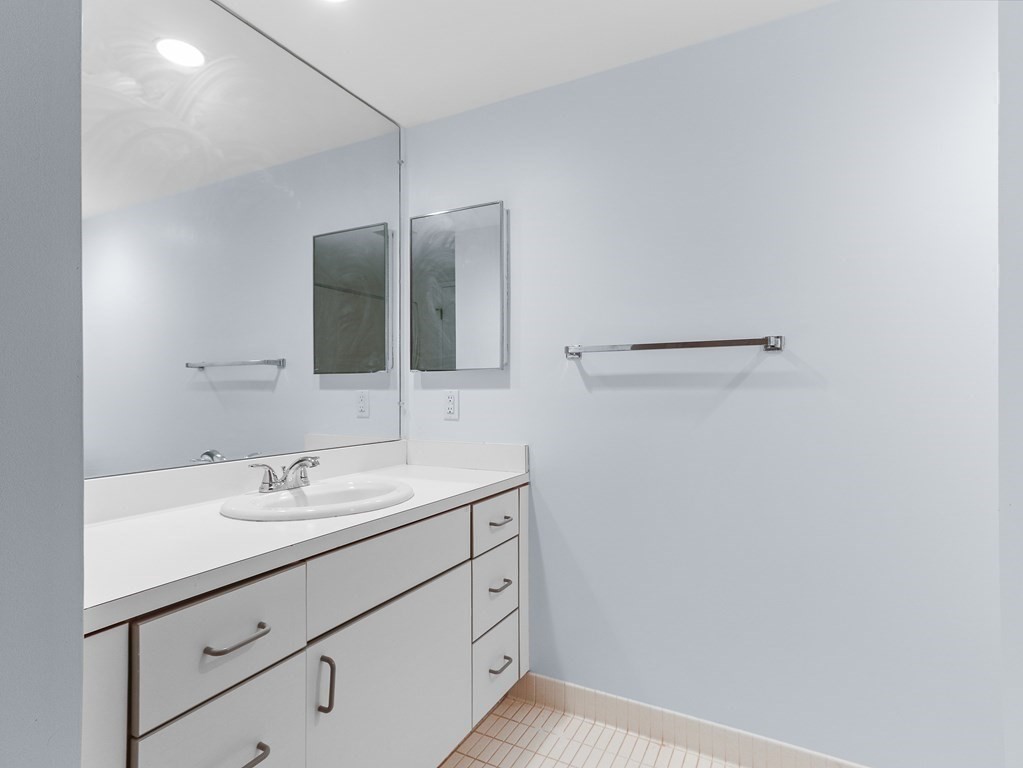 183 Oak Street, Unit 304 Newton, MA 02464 - Photo 13 of 24
