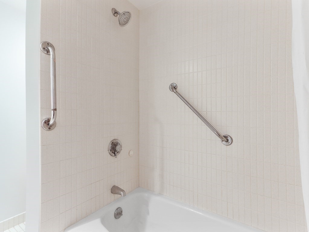 183 Oak Street, Unit 304 Newton, MA 02464 - Photo 14 of 24