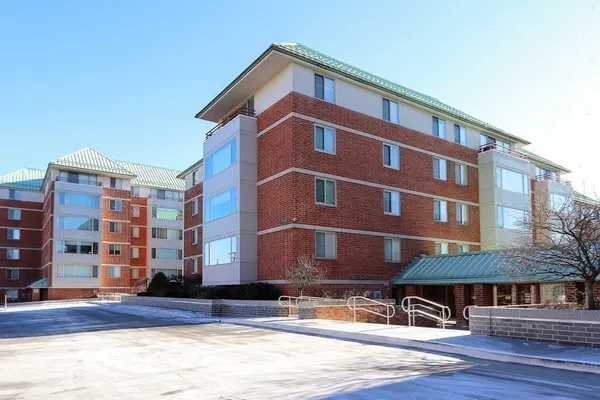 $3,650 | 183 Oak Street, Unit 304, Newton, MA 02464
