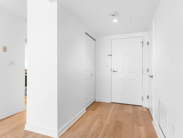 $3,650 | 183 Oak Street, Unit 304, Newton, MA 02464