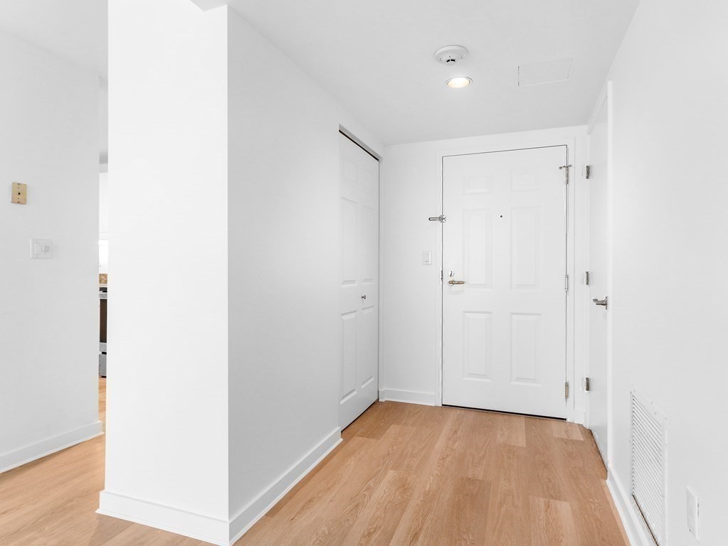 183 Oak Street, Unit 304 Newton, MA 02464 - Photo 5 of 24