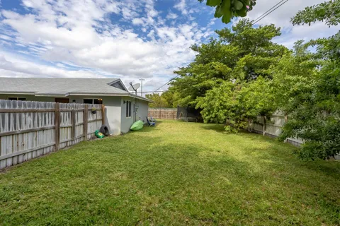 a view of a house with backyard and garden
