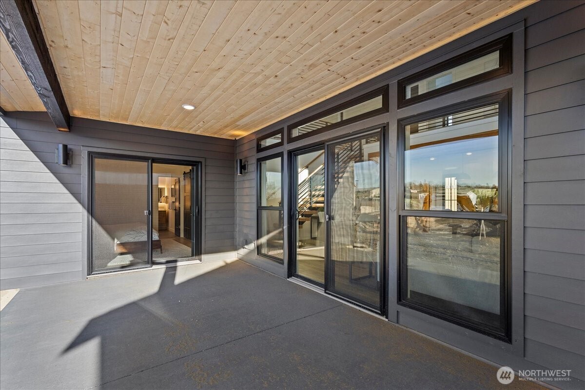 211 Pebblebrook Drive Lynden, WA 98264 - Photo 17 of 36 a view of an entryway of the house