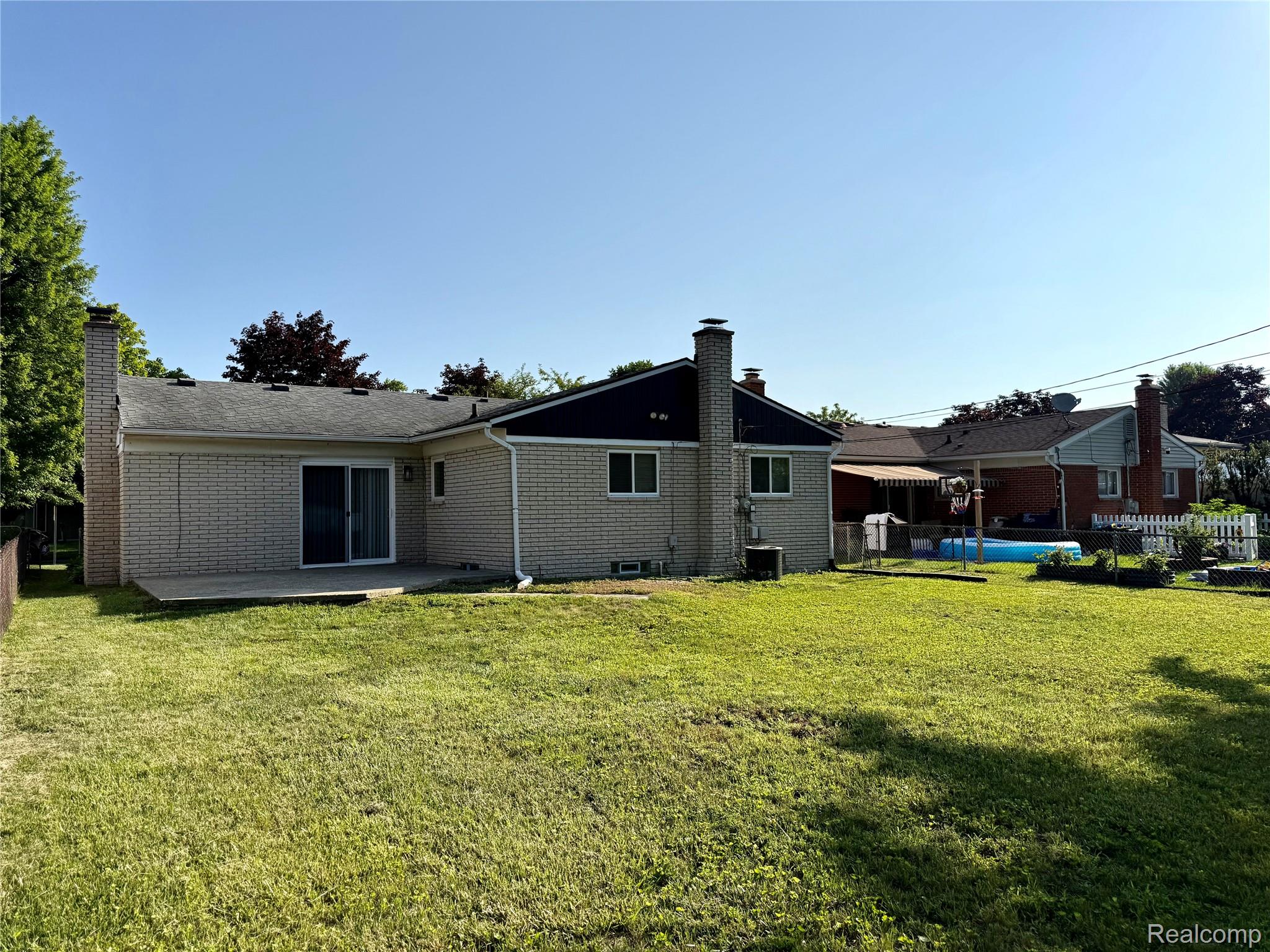 39909 Lynn Street Canton, MI 48187 - Photo 37 of 45 Expansive backyard with a large grass lawn
