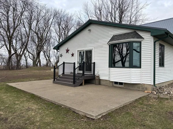 $324,500 | 25782 180th Street, Reading, MN 56165