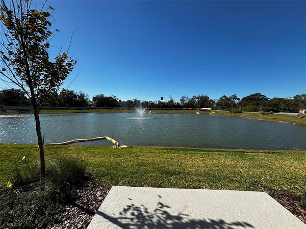 a view of a water fountain
