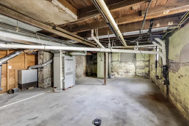 a view of an empty room with wooden roof