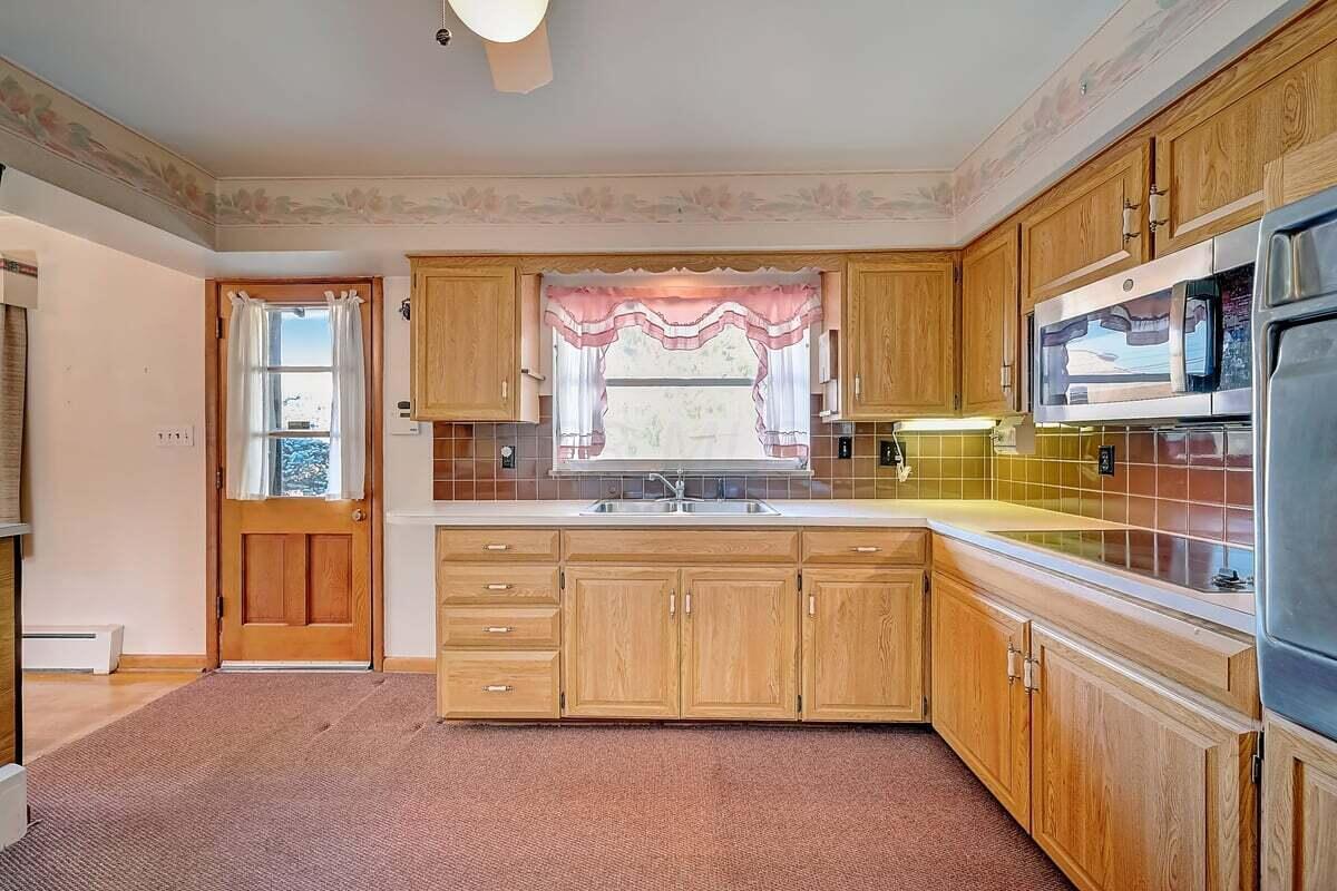 2512 Minerva Lake Road Columbus, OH 43231 - Photo 7 of 25 kitchen