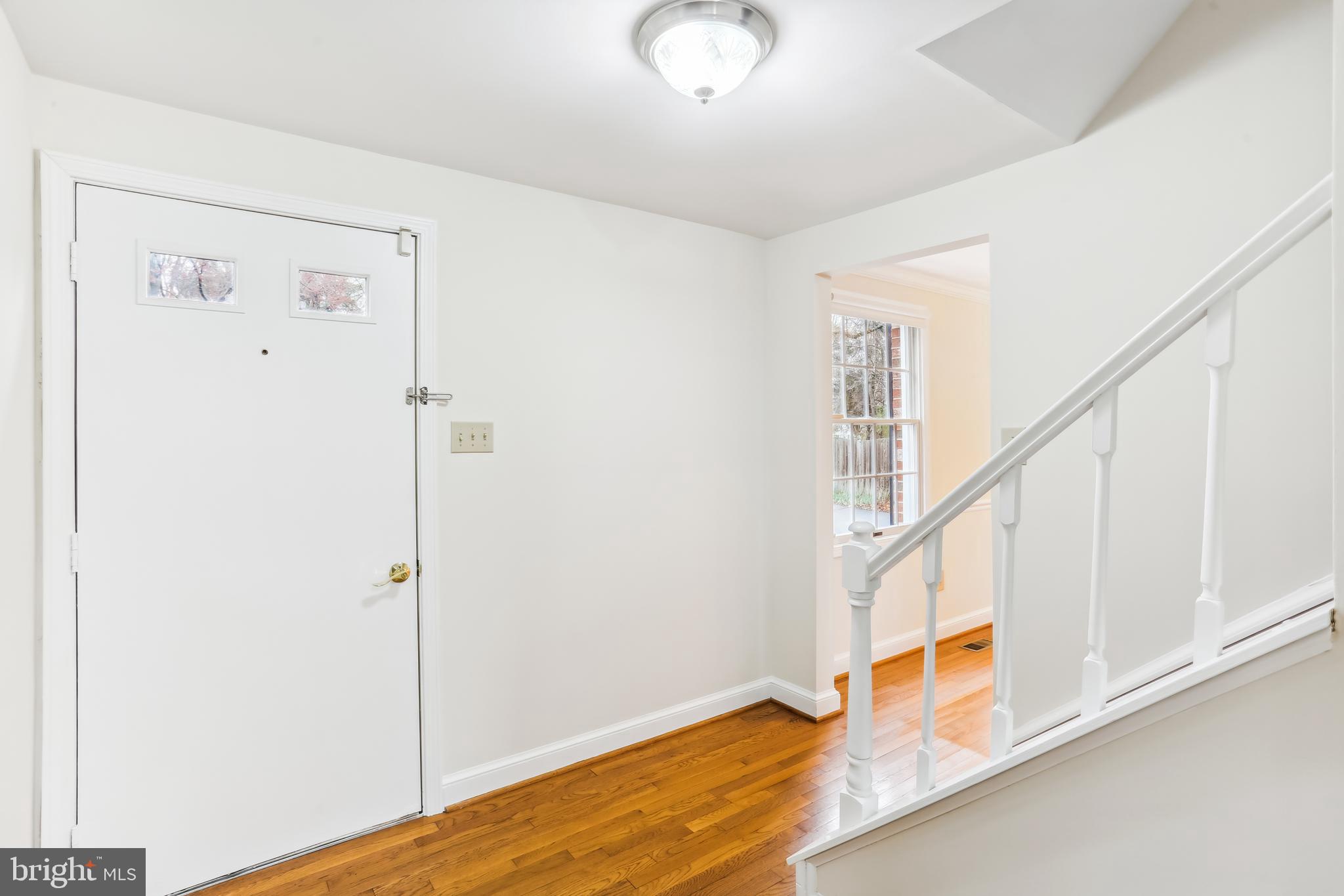9730 Wightman Road Gaithersburg, MD 20882 - Photo 10 of 64 Foyer entrance