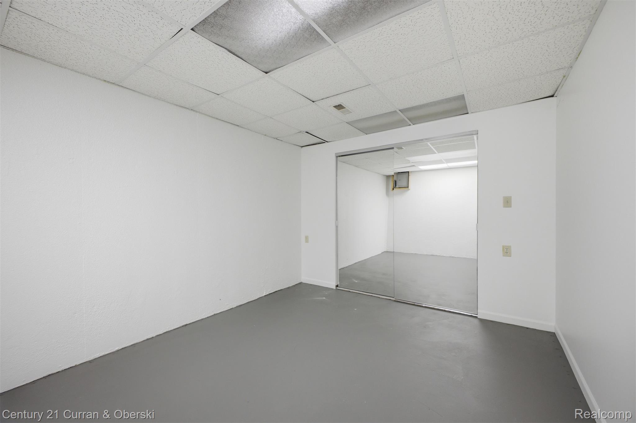 35903 Howard Road Farmington, MI 48331 - Photo 29 of 43 41.jpg