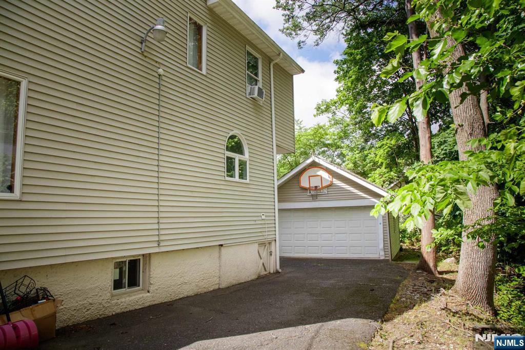 518 West Anderson Street Hackensack, NJ 07601 - Photo 2 of 23