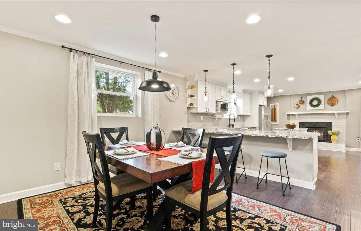 23280 Dover Road Middleburg, VA 20117 - Photo 11 of 64 Combination dining and kitchen.