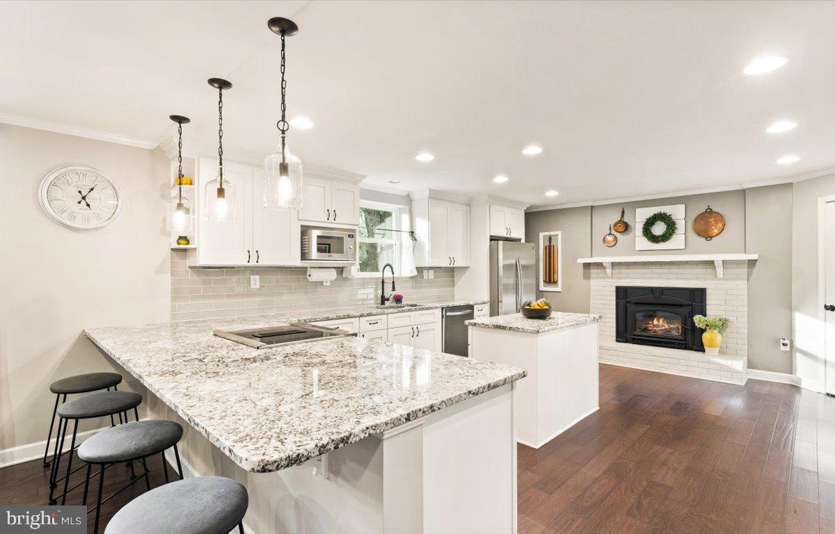 23280 Dover Road Middleburg, VA 20117 - Photo 13 of 64 Gorgeous granite counters in this fabulous kitchen