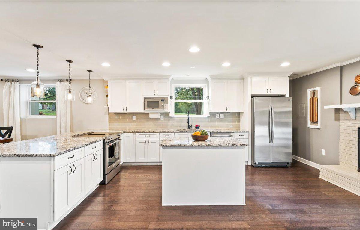 23280 Dover Road Middleburg, VA 20117 - Photo 14 of 64 A kitchen perfect for entertaining!