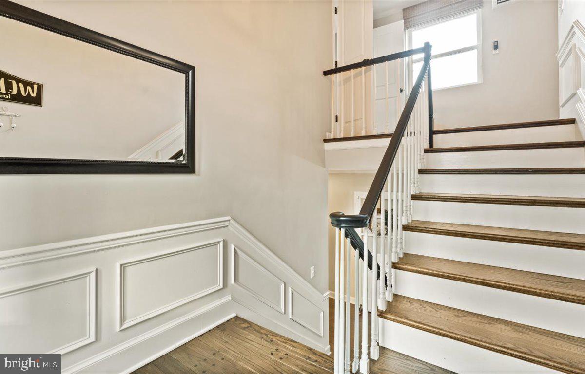 23280 Dover Road Middleburg, VA 20117 - Photo 10 of 64 Updated railing and beautiful trim in foyer.