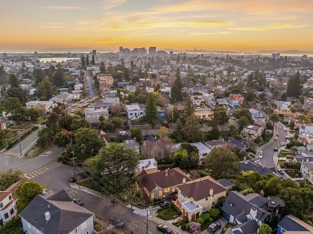 $2,289,000 | 1111 Winsor Avenue, Piedmont, CA 94610