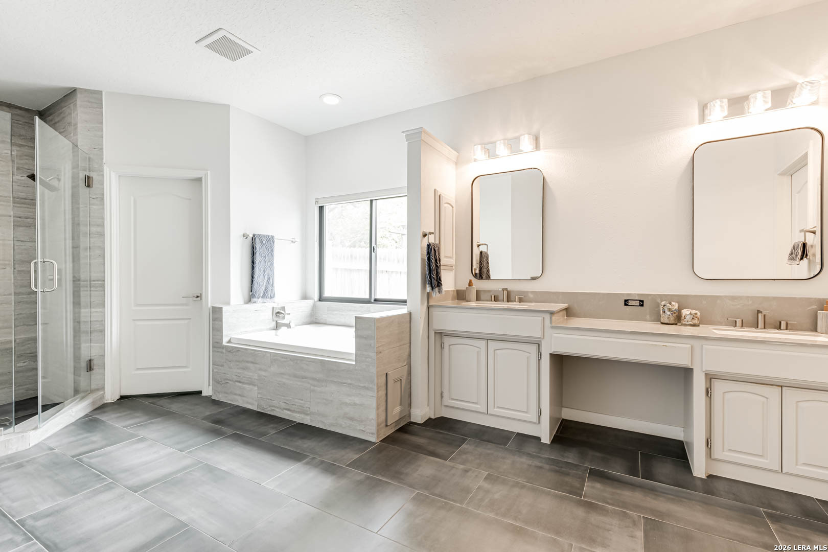 15919 Mission Ridge San Antonio, TX 78232 - Photo 29 of 43 a bathroom with a double vanity sink mirror and bathtub