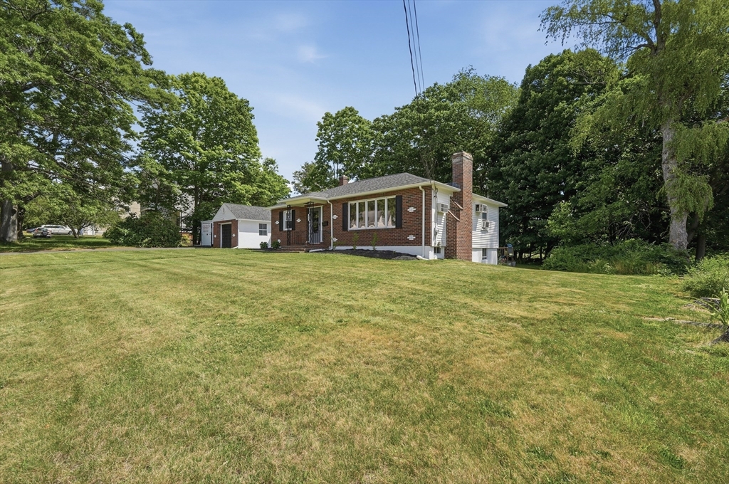 479 Massasoit Road Worcester, MA 01604 - Photo 2 of 27