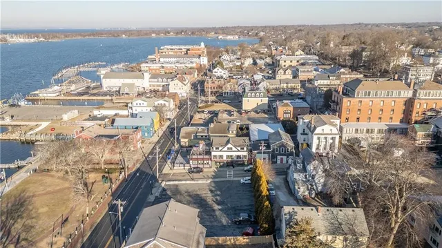 $3,000 | 5 John Street, Unit 2, Bristol, RI 02809