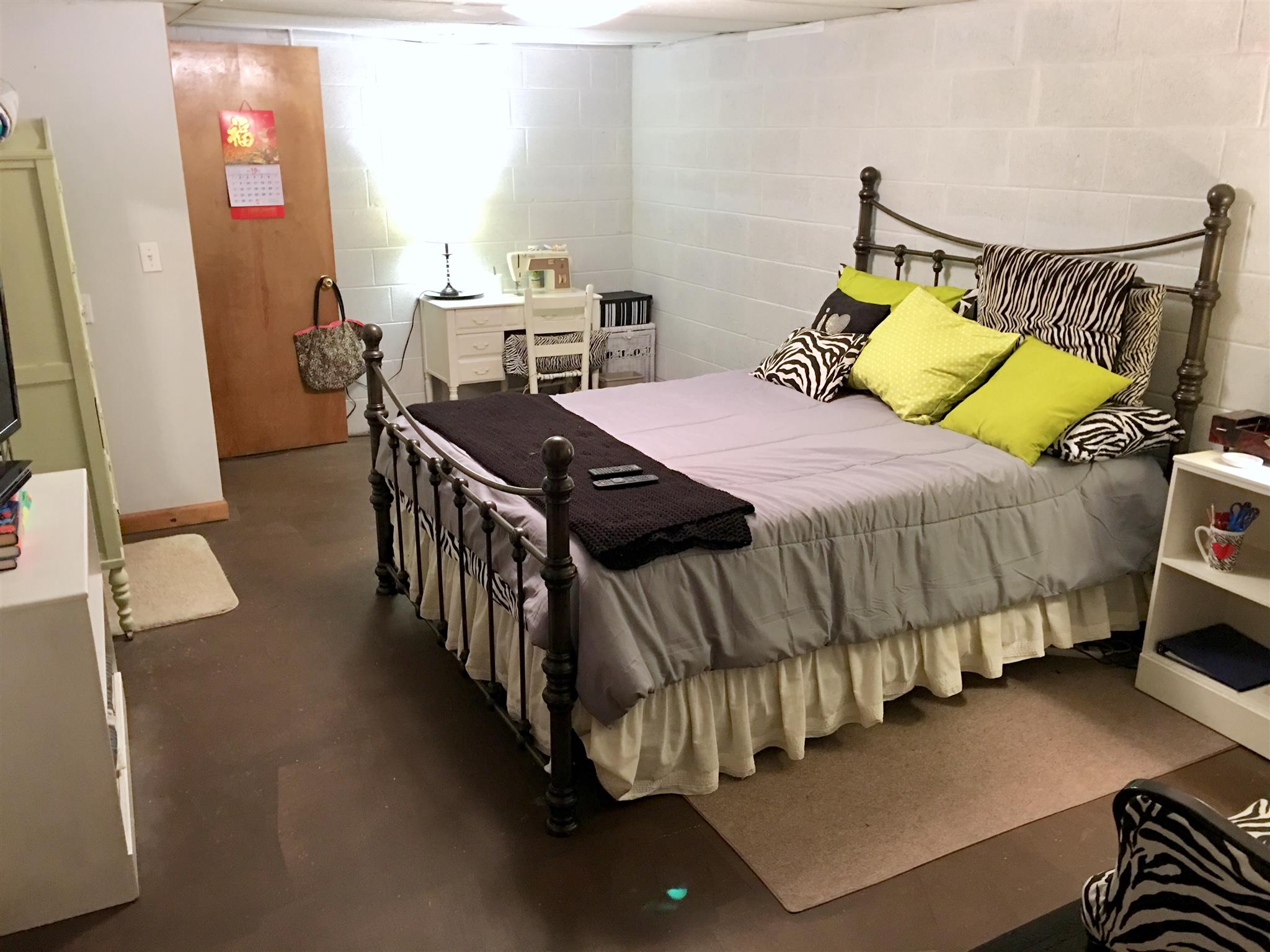 206 Bonnertown Road Five Points, TN 38457 - Photo 20 of 28 a bedroom with a bed and a tv on table