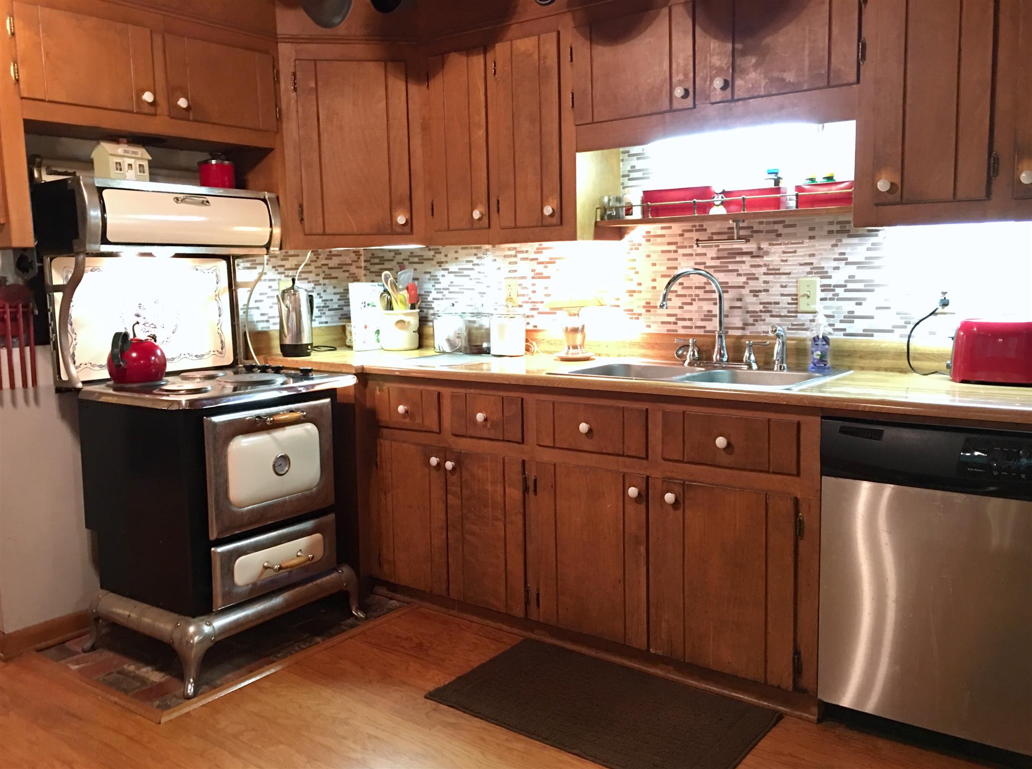 206 Bonnertown Road Five Points, TN 38457 - Photo 6 of 28 a kitchen with stainless steel appliances granite countertop a sink stove and cabinets