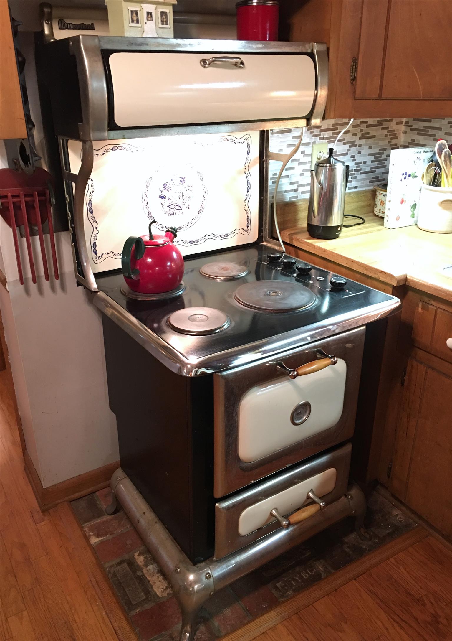 206 Bonnertown Road Five Points, TN 38457 - Photo 7 of 28 a close view of appliances