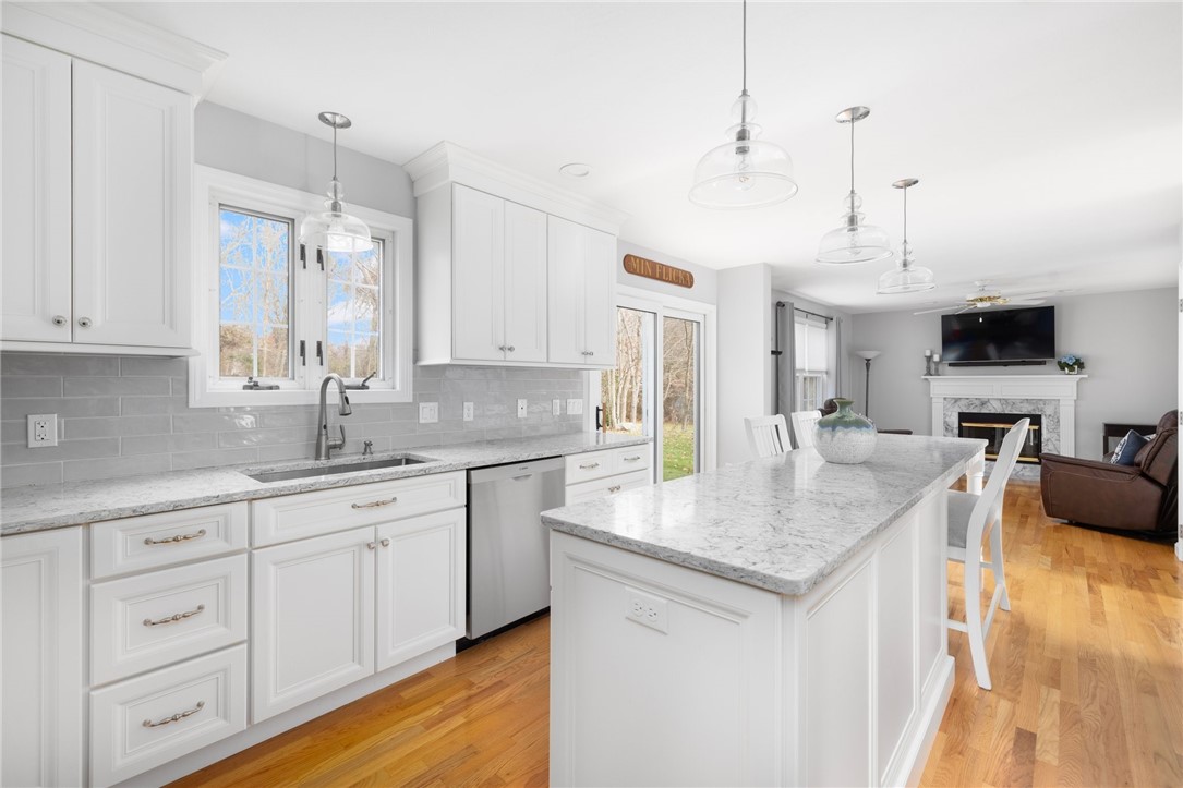 660 Chestnut Hill Road South Kingstown, RI 02879 - Photo 5 of 44