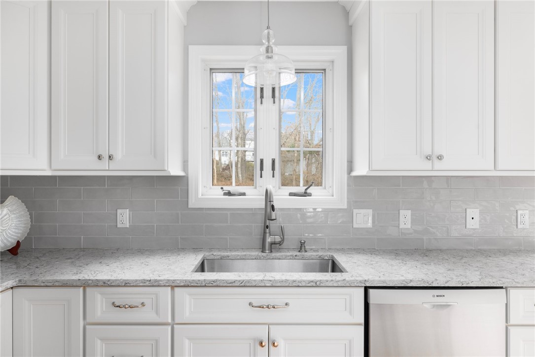 660 Chestnut Hill Road South Kingstown, RI 02879 - Photo 9 of 44