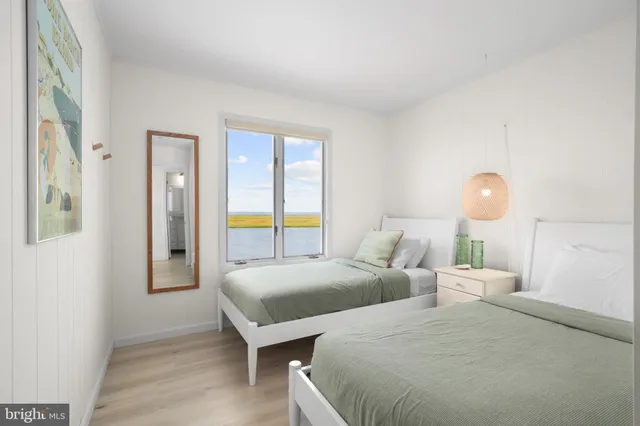 a view of a livingroom with furniture and entryway