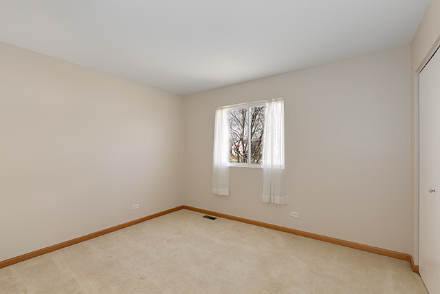 24340 Hemlock Drive Plainfield, IL 60585 - Photo 13 of 33 an empty room with windows