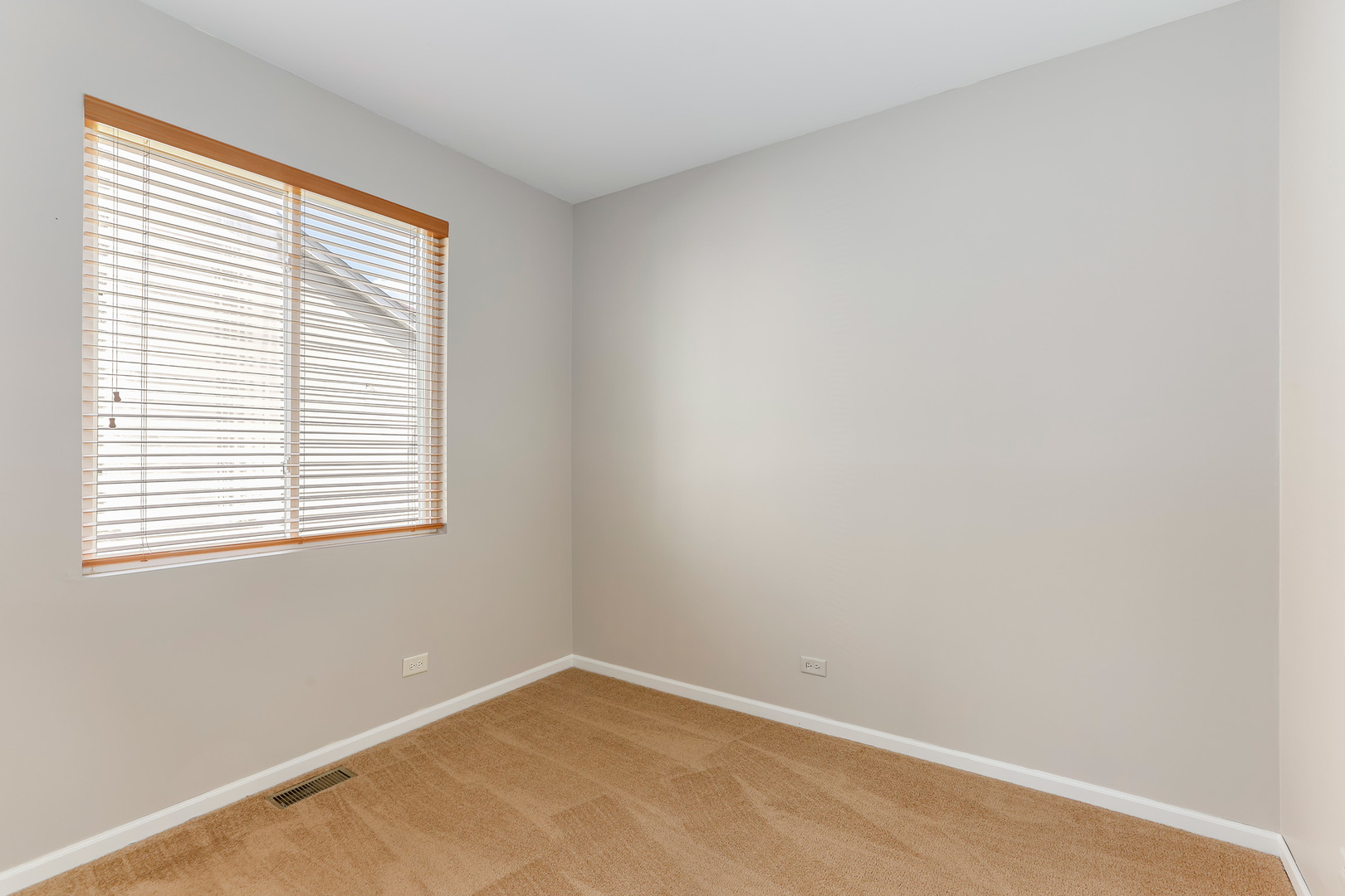 24340 Hemlock Drive Plainfield, IL 60585 - Photo 20 of 33 an empty room with a window