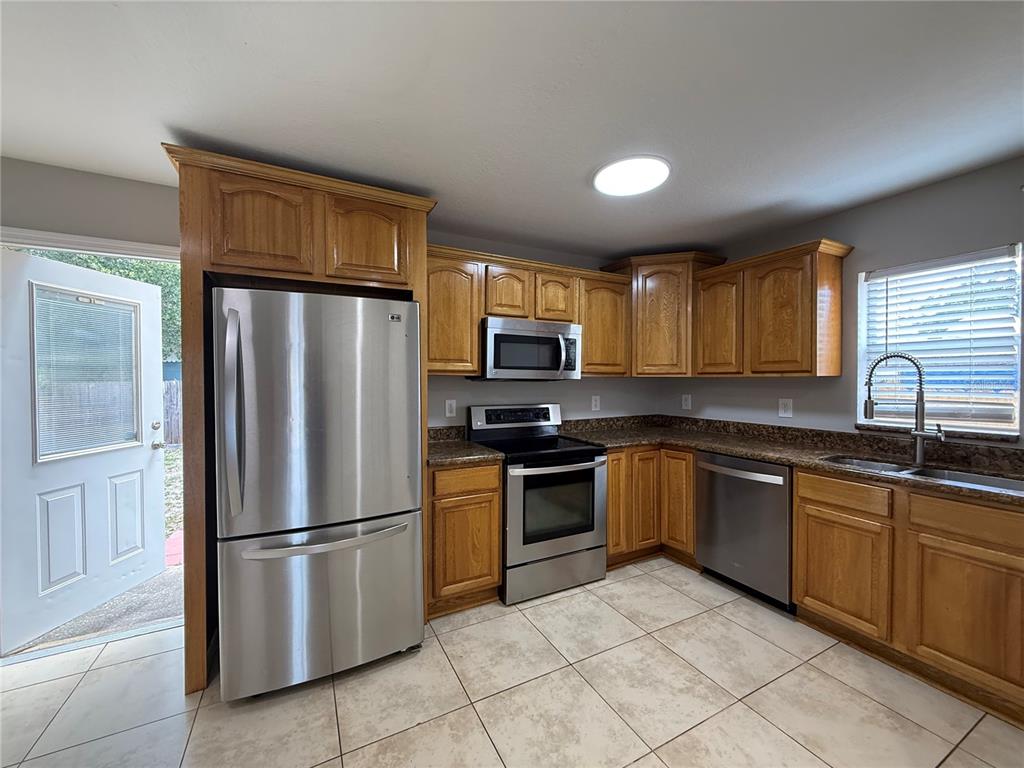 2907 West Chestnut Street Tampa, FL 33607 - Photo 3 of 16