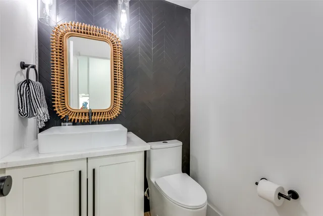 $4,500 | 2209 Fair Oaks Drive, Austin, TX 78745