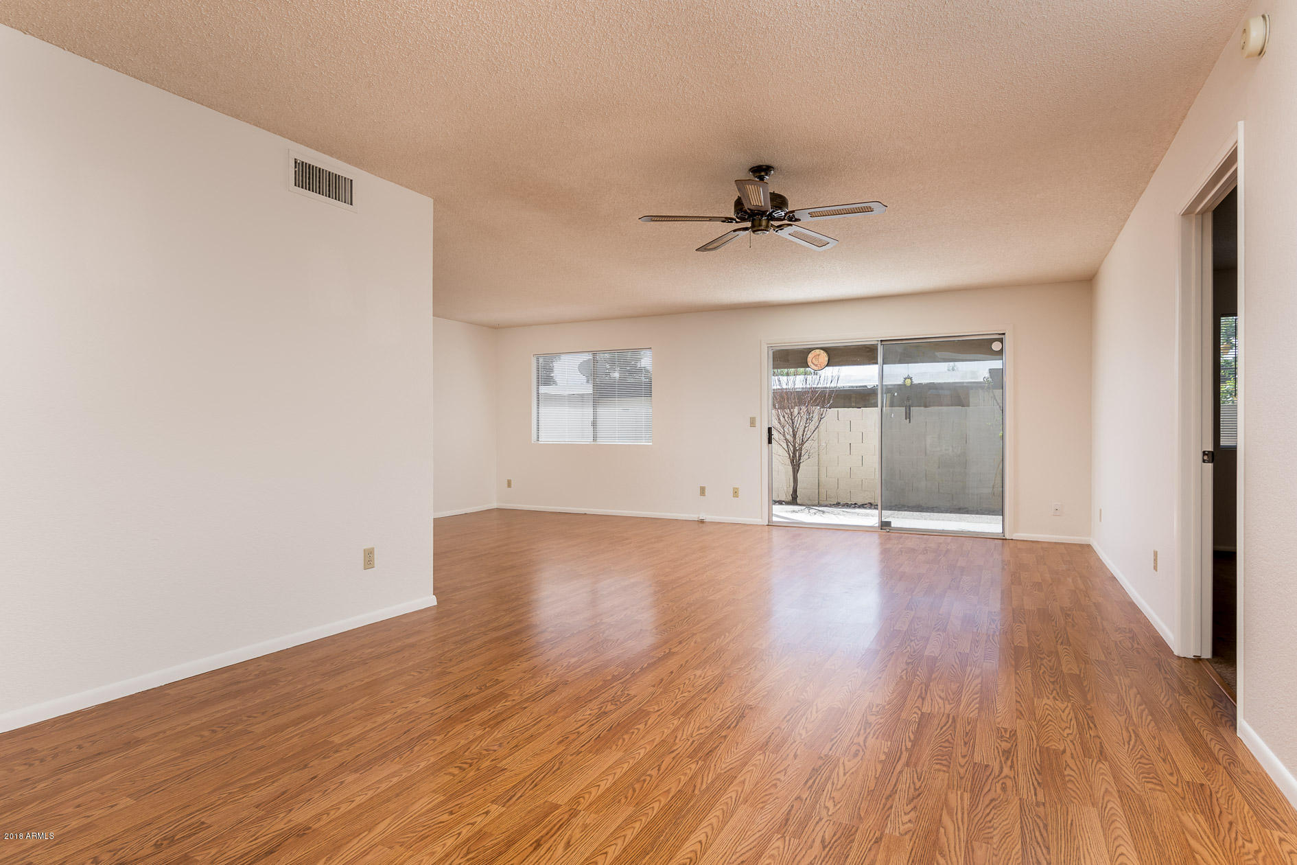2523 East Wagoner Road Phoenix, AZ 85032 - Photo 4 of 20 2523 E Wagoner Rd - MLS-9