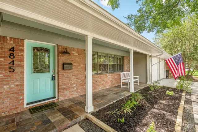 a view of house with backyard