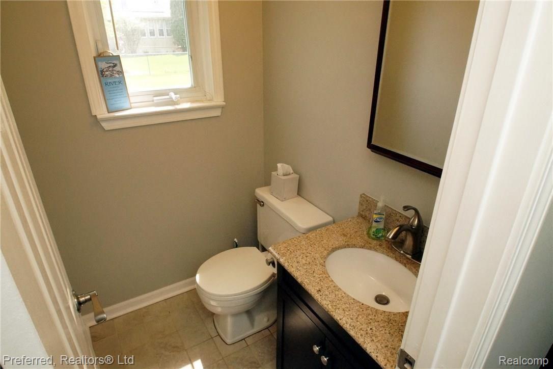 45223 Lemont Road Canton, MI 48187 - Photo 18 of 33 Web DSC07387.jpg