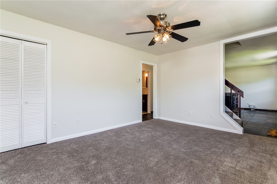 67 Laurel Road Charlestown, RI 02813 - Photo 21 of 40 Living/family Room