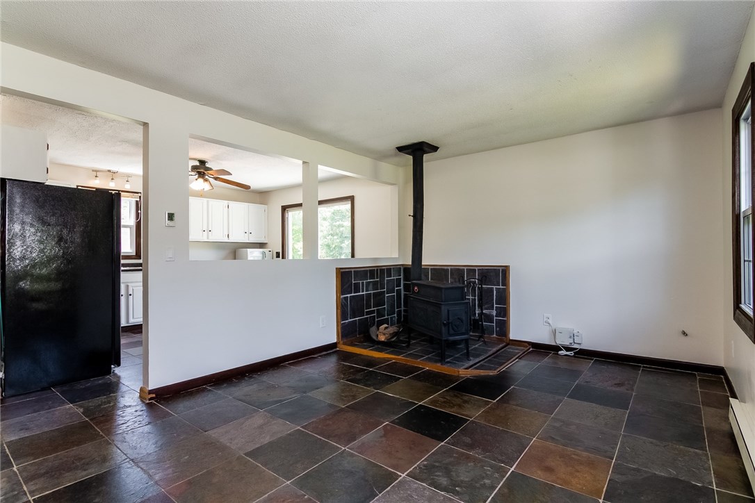 67 Laurel Road Charlestown, RI 02813 - Photo 10 of 40 Dining/ living area