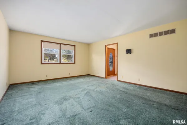 $425,000 | 2353 Hollands Grove Road, Washington, IL 61571
