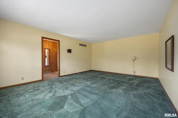 $425,000 | 2353 Hollands Grove Road, Washington, IL 61571