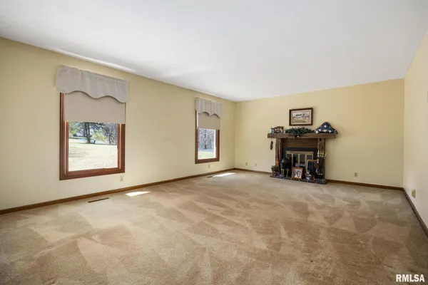$425,000 | 2353 Hollands Grove Road, Washington, IL 61571