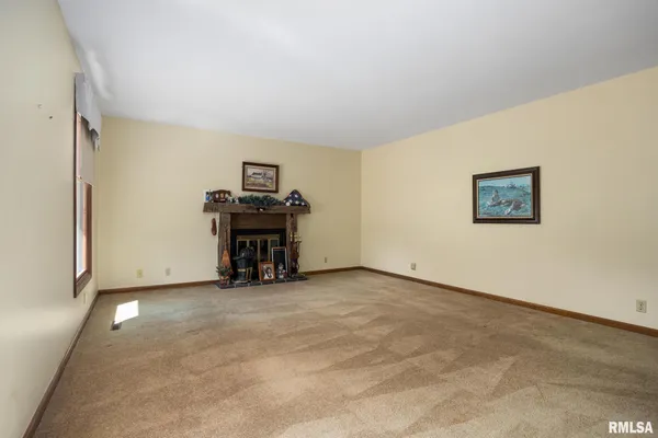 $425,000 | 2353 Hollands Grove Road, Washington, IL 61571