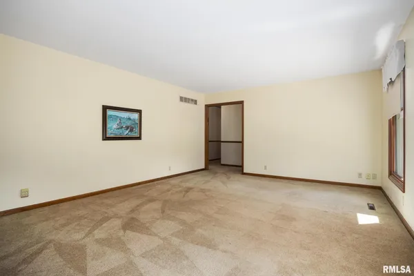 $425,000 | 2353 Hollands Grove Road, Washington, IL 61571