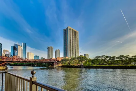 $335,000 | 550 North Kingsbury Street, Unit 423, Chicago, IL 60654