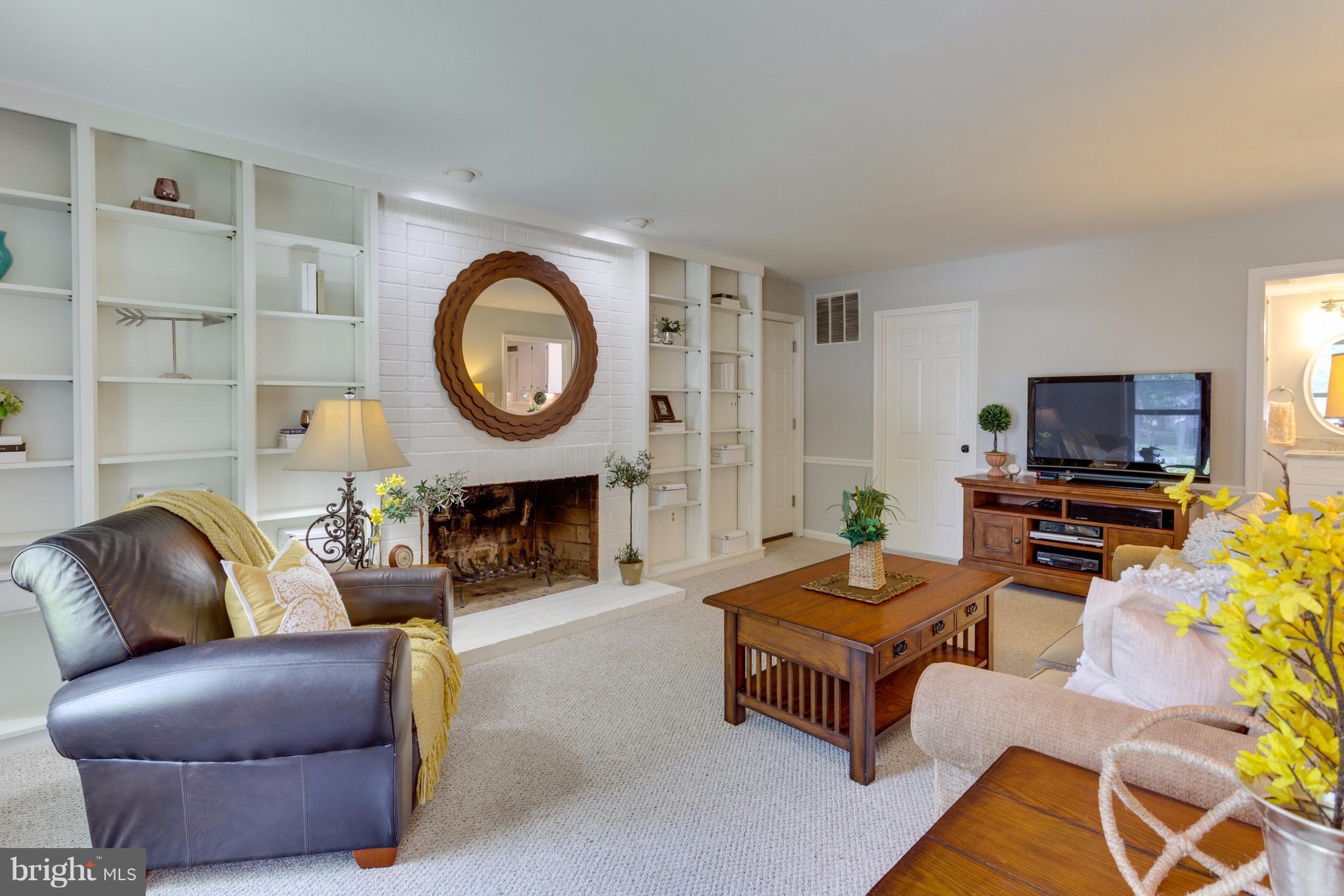 9101 Streamview Lane Vienna, VA 22182 - Photo 15 of 30 Family Room